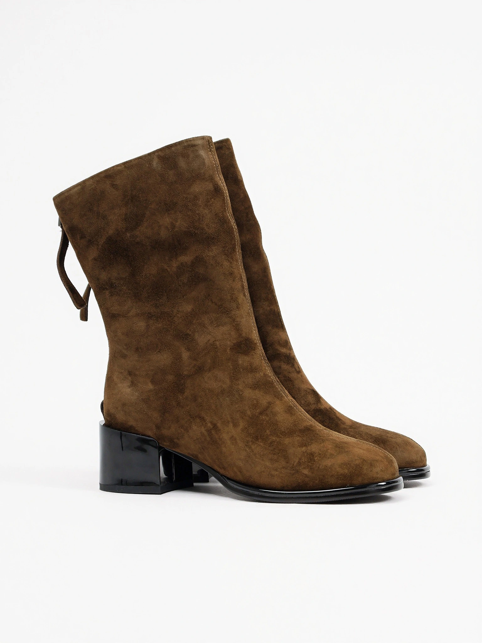 Полусапоги оливкового цвета на низком широком каблуке